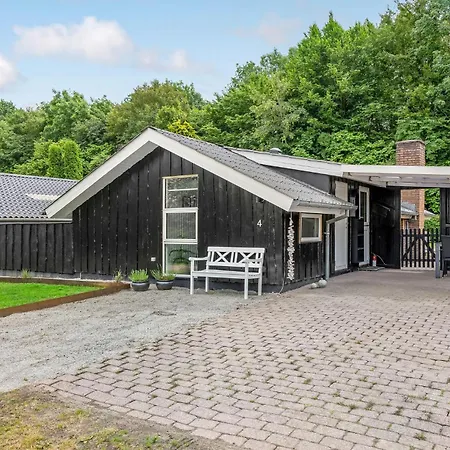 In Bjert With Kitchen Holiday home