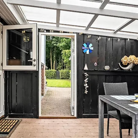 בית נופש 3 Bedroom Awesome In Bjert Binderup Strand