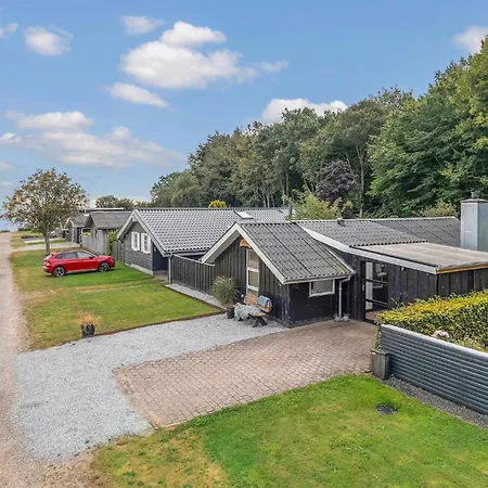 3 Bedroom Awesome In Bjert Сasa de vacaciones Binderup Strand