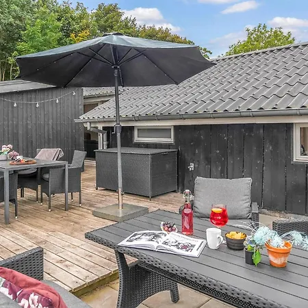 Сasa de vacaciones 3 Bedroom Awesome In Bjert Binderup Strand