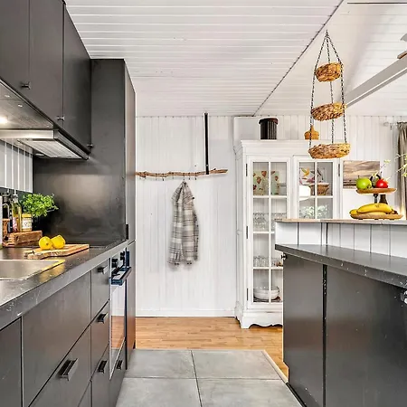 3 Bedroom Awesome In Bjert Сasa de vacaciones Binderup Strand