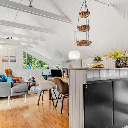 3 Bedroom Awesome In Bjert Сasa de vacaciones